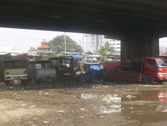 Wie die slums ohne Kanalisation noch weiter ausserhalb aussehen kann man nur erahnen...
