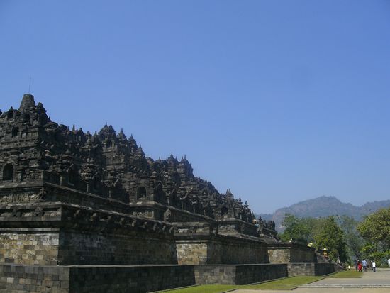 als Groessenvergleich die Menschen rechts unten