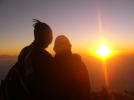 Belohnt wurden wir mit dem schoensten Sonnenaufgang, den wir je gesehen haben !