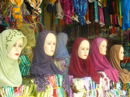 Die moderne Muslimin von heute kleidet sich  ein...