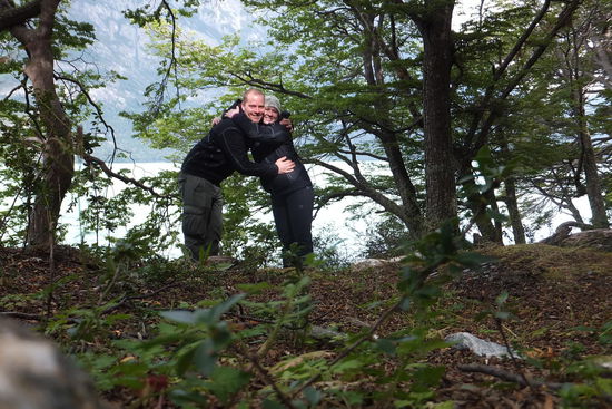 Argentinien und Chile umarmen sich an der Grenze