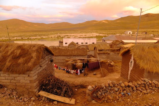 in diesem kleinen Dorf auf 4.200 m verbrachten wir die erste Nacht.
Die Leute wohnen hier oben im Nichts, um in den Minen der Umgebung zu arbeiten...