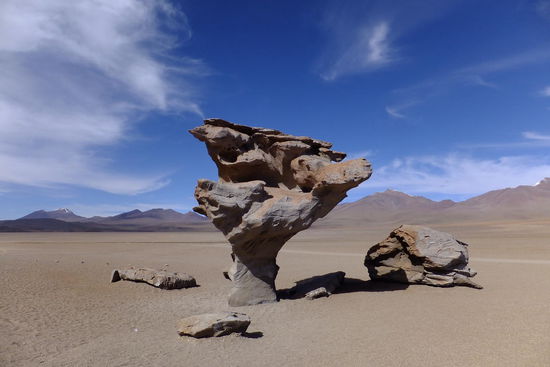 alle Gesteinformationen sind vulkanisch und durch den letzten großen Ausbruch vor vielen vielen Jahren so entstanden...