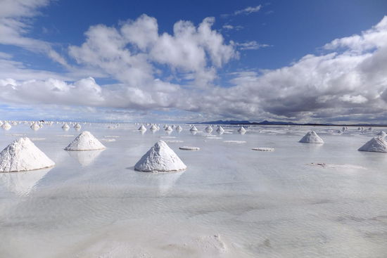 jährlich werden 25.000 Tonnen Salz abgetragen, jedoch erschöpft sich der Salzsee nicht!