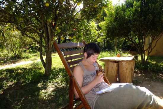 im Garten umgeben von Orangen- und Mandarinenbäumen
(an denen wir uns bedienen)
lässt es sich doch aushalten...