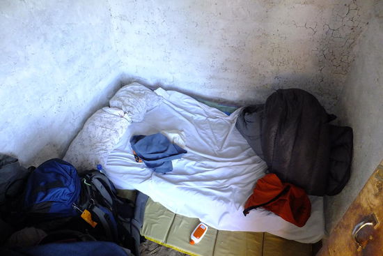 unser Quatier im  Schuppen - im Vergleich zum letzten Zimmer hier die Stroh-Wurzel-Matratzen-Variante...