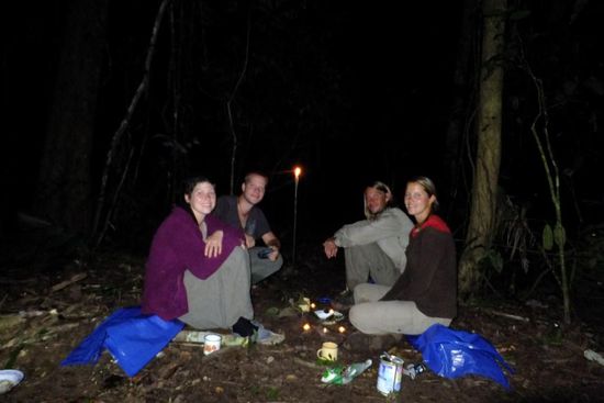 kleine improvisierte Geburtstagsfeier für Thomas  die für ihn sicher unvergesslich bleibt  Happy birthday