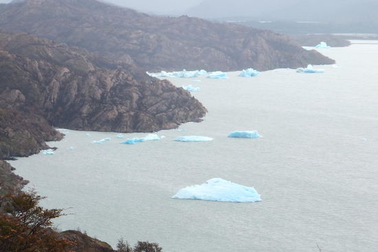 Erster Tag: (Winter) Das Wetter hätte nicht schlechter sein können, eisiger Gegenwind peitsche uns den Schneeregen ins Gesicht. Doch der Anblick der ersten Eisberge war unbeschreiblich!