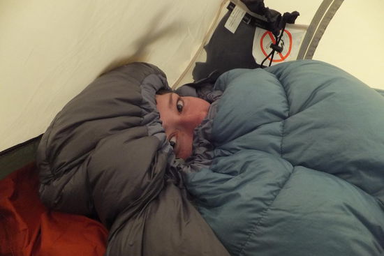 Die Nacht war ziemlich kalt - Julia beim aufwachen