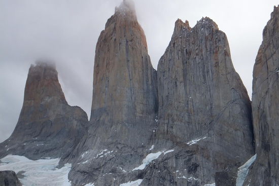 Das sind sie - die 'Torres del Paine, die Steilwände, die sich beinahe 2000m senkrecht in den Himmel strecken