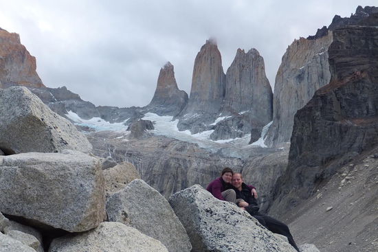 Wir 2 am lookout in 900m, die Türme reichen bis 2800m