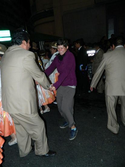 von morgens bis abends wurde gefeiert und getanzt auf den Strassen 
