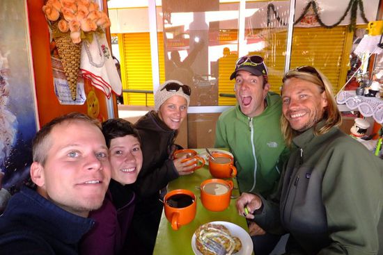 hier geniessen wir noch die (vorerst) letzten Tage mit unseren Freunden, bevor sie weiterziehen...  bis bald wieder!