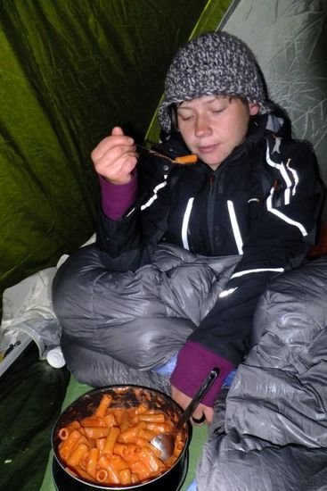 lecker Abendessen im Zelt