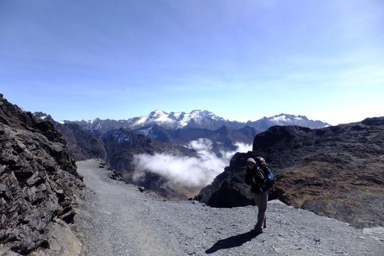 Beim Start auf dem Pass pfiff noch ein eisiger Wind...