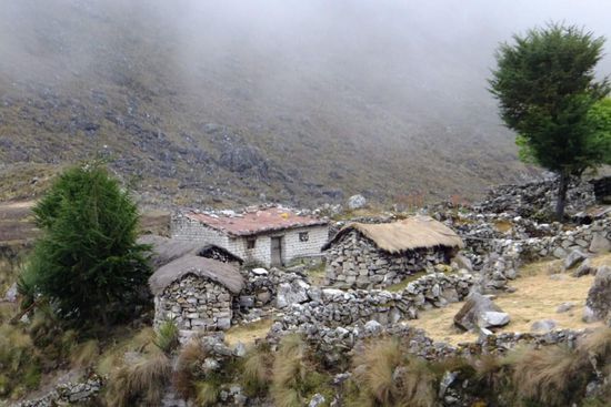 eins der 'Dörfer' - die Häuser sind aus Stein, Heizung gibts natürlich keine...
