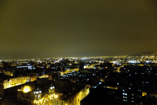 Lima bei Nacht von unserem Balkon