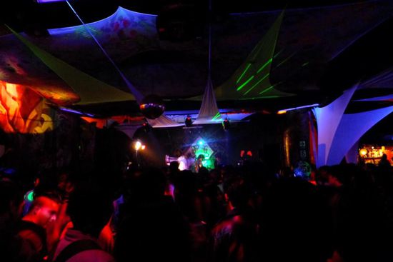 und abends sind wir feiern gegangen und sogar auf nem Heavy Metal live Konzert gelandet - nicht unsere Musik aber saucool! 