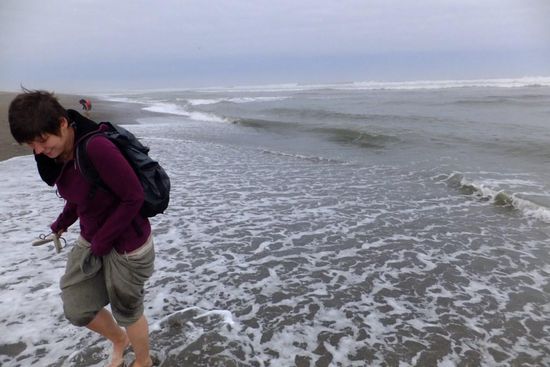 Julia flüchtet - kein Wunder bei 16 bis 18 Grad Wassertemperatur