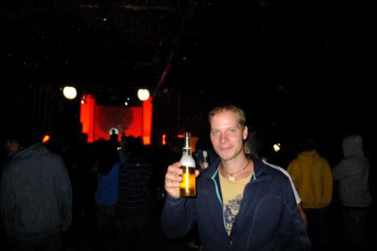 und zwar Techno ganz nach unserem Geschmack  *cheers*