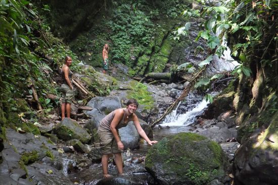 und wir haben uns trotz des kalten Wassers das baden nicht nehmen lassen (zu blöd dass Timo sich danach ne Erkältung zugezogen hat - und ihr wisst ja wiiiiiiiiiee 'schlimm' dass für ihn ist)