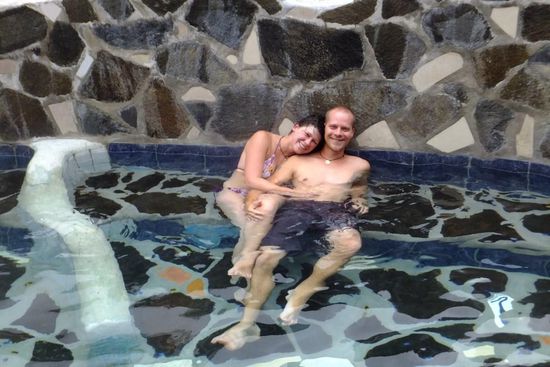 Unglaublich aber wahr: Der Ort Pampa Llacta liegt fast genau auf dem Äquator - aber trotzdem ist es in 3.000 m richtig kalt! Deshalb gönnten wir uns eine Nacht ein Hostel bei Thermalquellen: bei 39 Grad Wassertemperatur eine Wohltat !! 