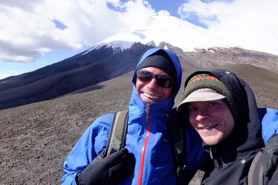 da lacht das Herz: Thomas und Timo am Fuße des Cotopaxi auf ca 4.800m 