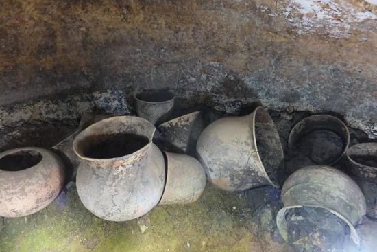 Urnen im Originalzustand, die meisten wurden...