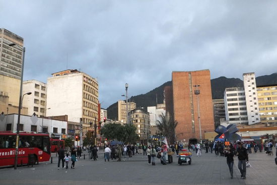 okay - mit der Dämmerung erscheinen schon einige zwielichte Gestalten, aber wir fühlen uns trotzdem sicher...