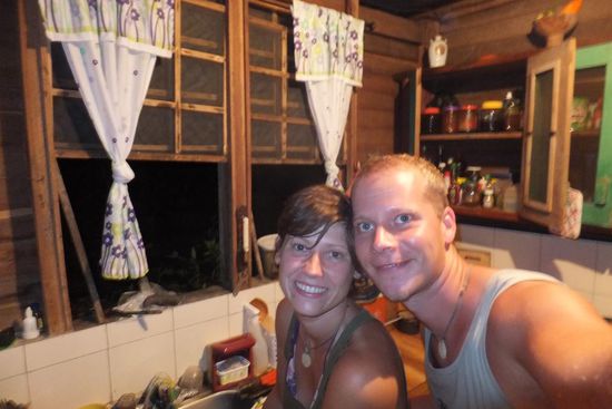 eins geniessen wir ganz besonders, es ist hier richtig heiss und bei der kleinsten Anstrengung sind wir schon schweissgebadet. 
Am liebsten würden wir euch was von der Sonne hier abgeben 