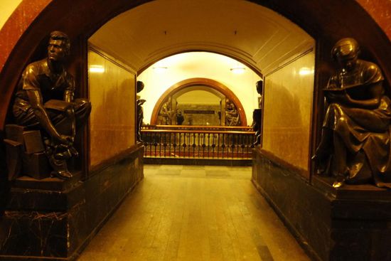 übrigens ist hier Bahn fahren sehr günstig, könnt sich Deutschland eine Scheibe von abschneiden 