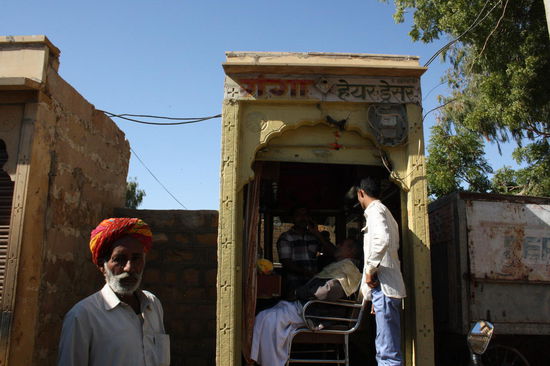 hier werden Männer noch wie echte Männer rasiert!