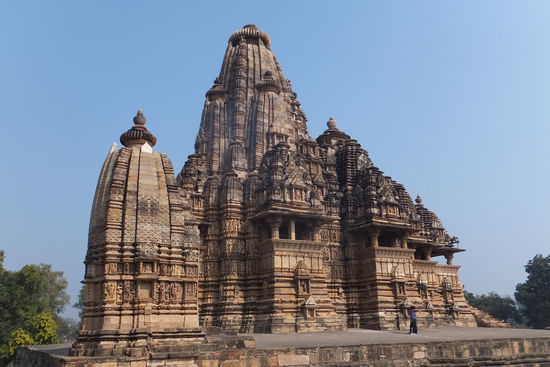 in Kajoraho sahen wir einmal mehr eine unbeschreiblich detaillierte Tempelanlage..