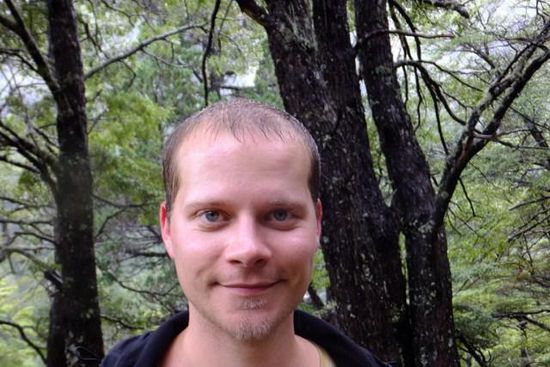 was im Regen erst richtig auffällt: Timo's Haare werden zwar weniger, aber dafür länger...
