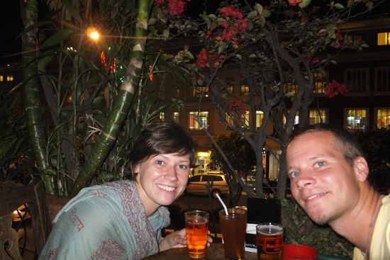 Am ersten Abend war die Welt noch in Ordnung: Die Filipinos lieben Livemusik und Karaoke, und in dieser Bar hat uns mal wieder die Sängerin eine Gänsehaut beschert, sooo gut hat sie gesungen!! 