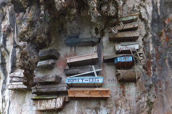 .. und hier in Sagada wurden früher die Toten in hängenden Särgen bestattet!