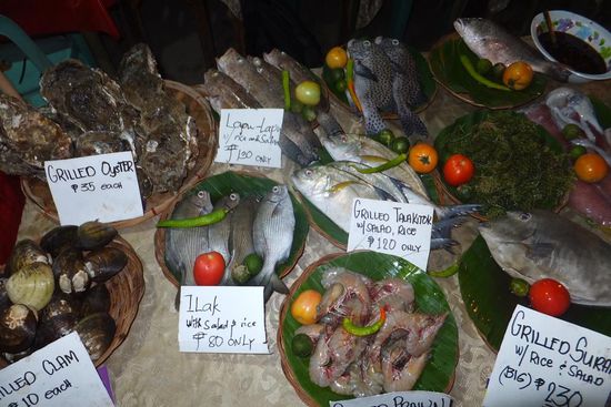 Mit AUSNAHME des fantastischen seafoods, wo wir uns liebend gern auf die Austern stürzen und die Fische der Reihe nach verspeisen 