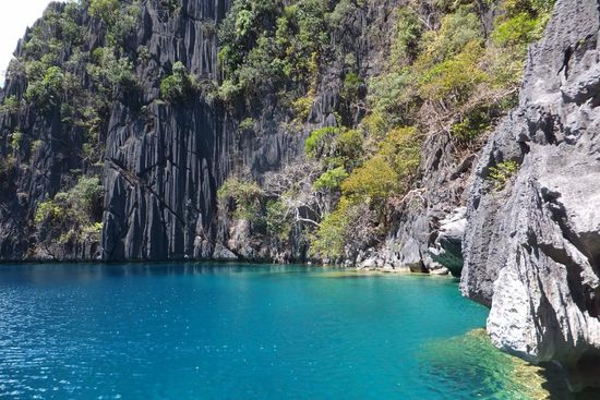... mit schimmernden Lagunen ...