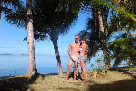 ... und deshalb auch keine Kleidung! 