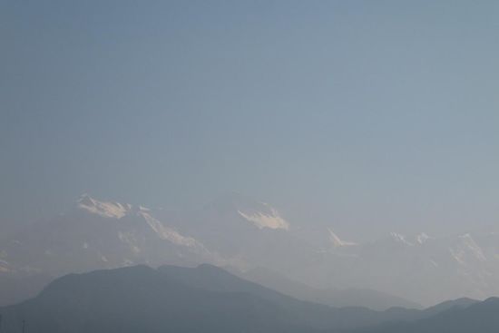 leider war die Sicht nicht immer so gut, weil um diese Jahreszeit oft Wolken die Berge verschleiern oder die Luft nicht klar genug ist...