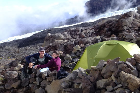 ... aber dieser Zeltplatz mitten zwischen 2 Gletschern auf dem Berg in 2000m ist wohl mit Abstand der abgefahrendste von allen!