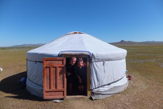 "Ger": einfach ausgestattet lebt die ganze Familie in diesem Raum