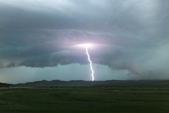 auf dem Weg fuhren wir an gewaltigen Gewitterfronten vorbei - was für eine tolle Stimmung sorgte