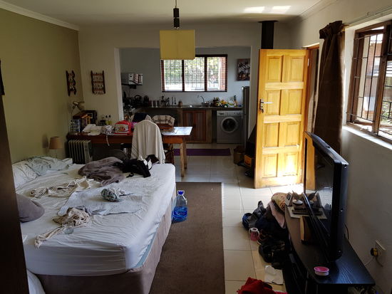 Nach nur nem halben Tag haben wir die ganze Unterkunft innen versaut 