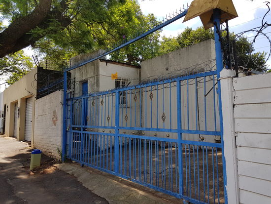 Eine der Sicherheitsmaßnahmen für die Häuser...