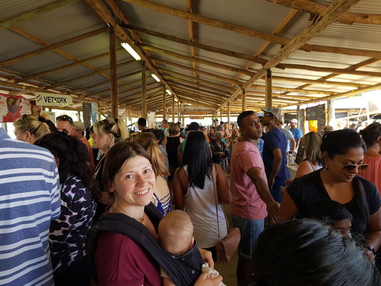 mit viel Gewusel, Live Bands und allem anderen was das Herz begehrt