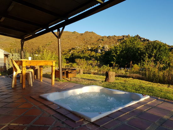 Nur 2h von Kapstadt in Citrusdal hat jede Cabaña ein privates Jacuzzi ...
Hierher sind wir nochmal für 2 Tage aus der Stadt rausgefahren - eigentlich um zu wandern, aber hier im Inland war es dermaßen heiß dass wir es gelassen haben..