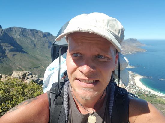 doch Timo merkt die bestimmt 15 Kilo auf dem Rücken - eine schweißtreibende Angelegenheit...