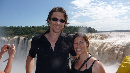 Pflutschnass vo dae Wasserfaell und Martina isch imfall am zechalae (so gross isch si nie und nimmer)