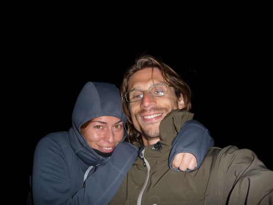 Warten auf den Sonnenaufgang. Ratet mal wer hier friert.